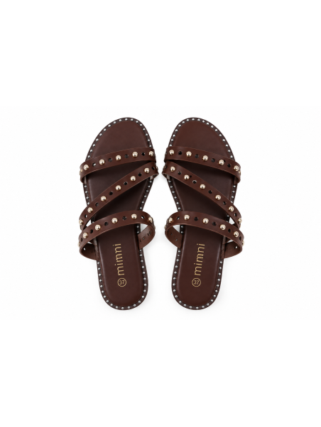 SANDALIAS MARRONES TACHUELAS