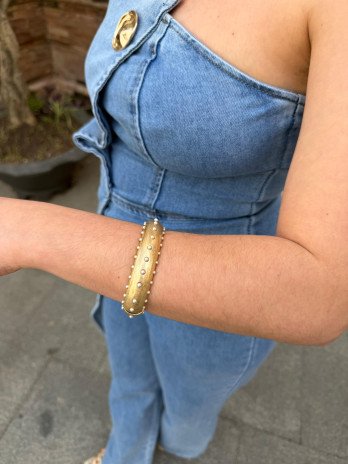 BRAZALETE DORADO CON DETALLES BLANCOS