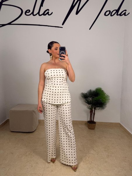 CONJUNTO LUNARES DISPONIBLE SOLO EN COLOR BEIGE Y CON LOS LUNARES ROSITA BEBÉ