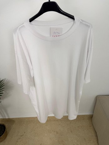CAMISETA BLANCA OVERSIZED