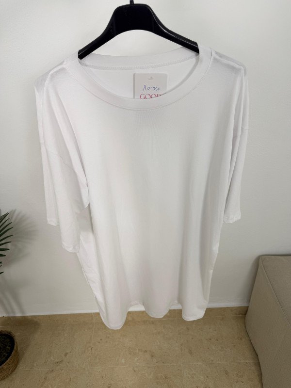 CAMISETA BLANCA OVERSIZED
