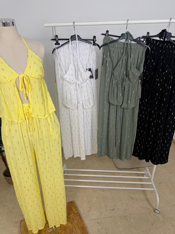 CONJUNTO DETALLES DORADOS