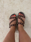 SANDALIAS MARRONES TACHUELAS